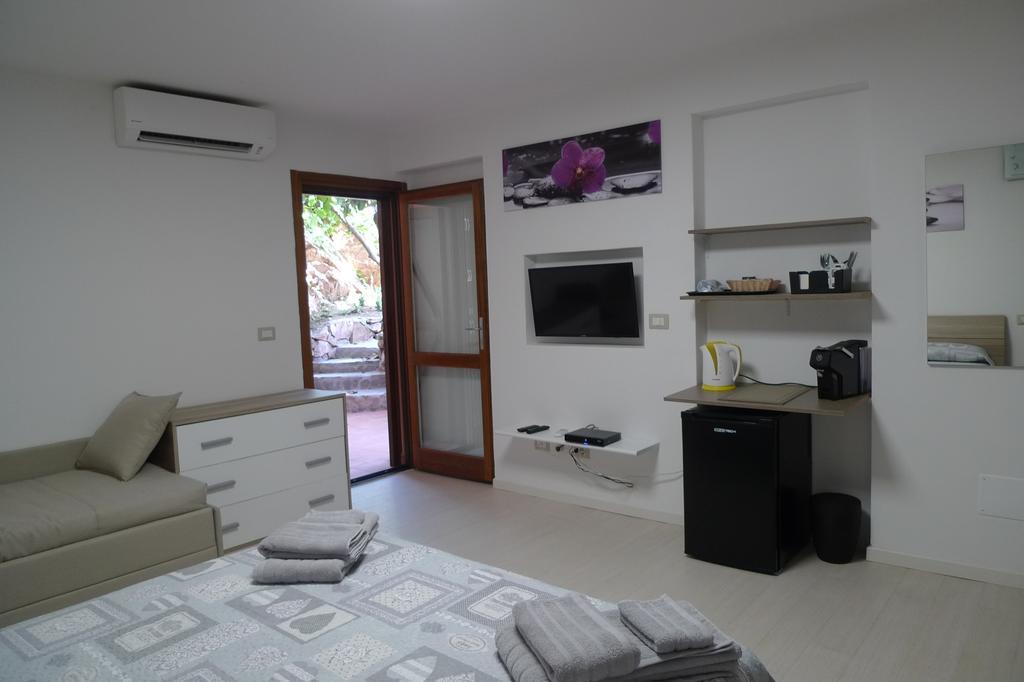 Villaggio Est Affittacamere 산테오도로 외부 사진